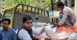 নিম্ন আয়ের মানুষের মাঝে এমপি মিল্লাতের চাউল বিতরণ নিম্ন আয়ের মানুষের মাঝে এমপি মিল্লাতের চাউল বিতরণ