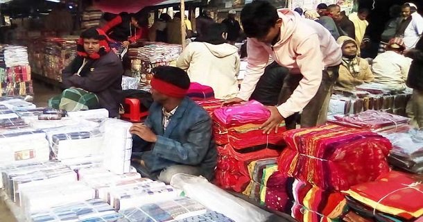 সিরাজগঞ্জে কাপড়ের হাটে চুরির ঘটনায় ব্যবসায়ীরা আতংকিত সিরাজগঞ্জে কাপড়ের হাটে চুরির ঘটনায় ব্যবসায়ীরা আতংকিত