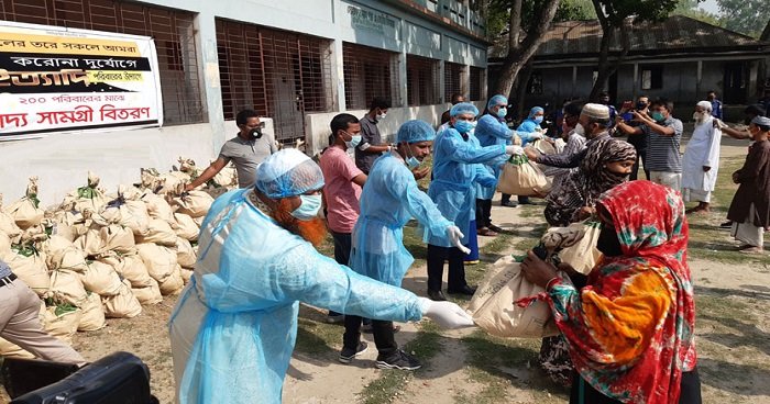 বেলকুচিতে করোনা মোকাবেলায় খাদ্যসামগ্রী বিতরণ