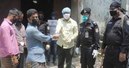 শাহজাদপুরে অসহায় মানুষের মাঝে ত্রাণের চাল ও নগদ টাকা বিতরণ শাহজাদপুরে অসহায় মানুষের মাঝে ত্রাণের চাল ও নগদ টাকা বিতরণ