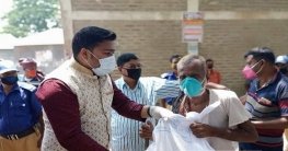 উল্লাপাড়ায় কর্মহীন মানুষের মাঝে ত্রাণ পৌছে দিলেন ইউপি চেয়ারম্যান উল্লাপাড়ায় কর্মহীন মানুষের মাঝে ত্রাণ পৌছে দিলেন ইউপি চেয়ারম্যান