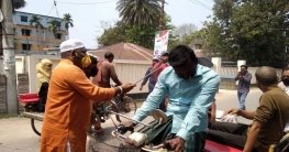 উল্লাপাড়ায় করোনা রোধে যানবাহনে জীবানু নাশক স্প্রে উল্লাপাড়ায় করোনা রোধে যানবাহনে জীবানু নাশক স্প্রে