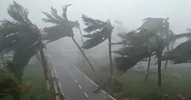 বজ্রসহ বৃষ্টি নামবে আজ বজ্রসহ বৃষ্টি নামবে আজ