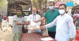 কামারখন্দ হাটখোলায় ৬৪ জন সি.এন.জি চালকের মাঝে খাদ্যসামগ্রী বিতরণ কামারখন্দ হাটখোলায় ৬৪ জন সি.এন.জি চালকের মাঝে খাদ্যসামগ্রী বিতরণ