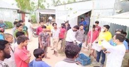 কামারখন্দে করোনা সচেতনতায় সাবান ও লিফলেট বিতরণ। কামারখন্দে করোনা সচেতনতায় সাবান ও লিফলেট বিতরণ।