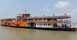 বেঁচে গেলেন স্টিমারের ২২০ যাত্রী