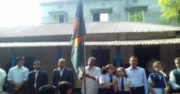 সানফ্লাওয়ার স্কুলে বিজয়ের মাসের প্রথম প্রভাতে জাতীয় পতাকা উত্তোলন