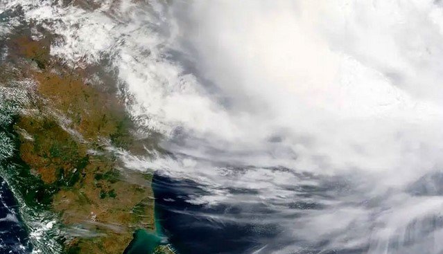 লঘুচাপ ঘূর্ণিঝড়ে রূপ নেওয়ার আশঙ্কা লঘুচাপ ঘূর্ণিঝড়ে রূপ নেওয়ার আশঙ্কা