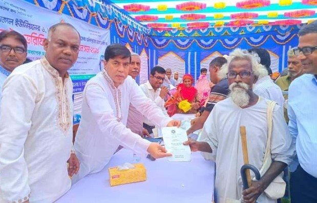 সিরাজগঞ্জে ভাতাভাোগীদের লাইভ ভেরিফিকেশন অনুষ্ঠানে মিল্লাত এমপি সিরাজগঞ্জে ভাতাভাোগীদের লাইভ ভেরিফিকেশন অনুষ্ঠানে মিল্লাত এমপি
