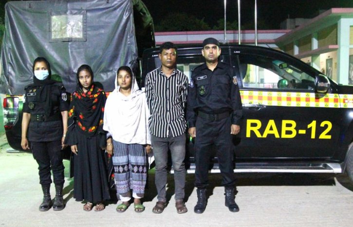 সিরাজগঞ্জে র্যাব-১২’র অভিযানে গাঁজাসহ ৩ জন গ্রেফতার সিরাজগঞ্জে র্যাব-১২’র অভিযানে গাঁজাসহ ৩ জন গ্রেফতার