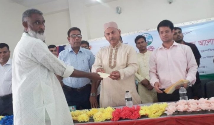 তাড়াশে প্রাণিসম্পদ সেবা সপ্তাহ ও প্রদর্শনী অনুষ্ঠানে আজিজ এমপি তাড়াশে প্রাণিসম্পদ সেবা সপ্তাহ ও প্রদর্শনী অনুষ্ঠানে আজিজ এমপি