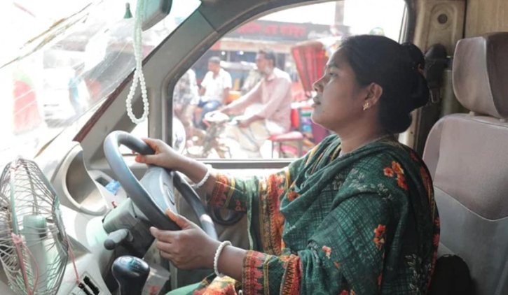 মা আসবে ঈদে, পথ চেয়ে সন্তানেরা… মা আসবে ঈদে, পথ চেয়ে সন্তানেরা…