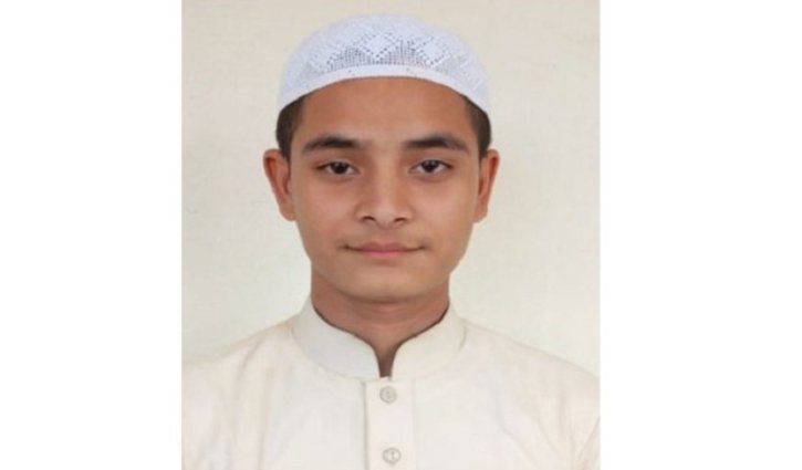 ১৮ ঘণ্টায় পুরো কোরআন শোনালেন হাফেজ রায়হান ১৮ ঘণ্টায় পুরো কোরআন শোনালেন হাফেজ রায়হান