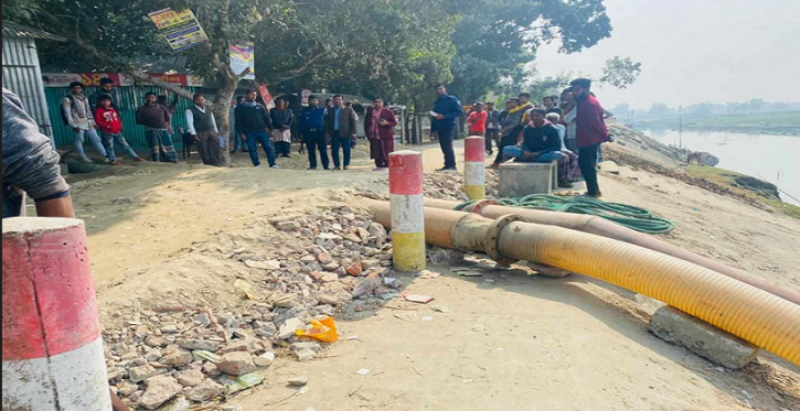 কামারখন্দে সড়ক চলাচলে প্রতিবন্ধকতা সৃষ্টি করায় জরিমানা