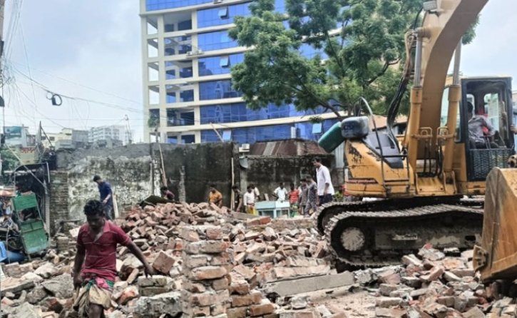 মতিঝিলে ২০০ কোটি টাকার দেবোত্তর জমি উদ্ধার মতিঝিলে ২০০ কোটি টাকার দেবোত্তর জমি উদ্ধার