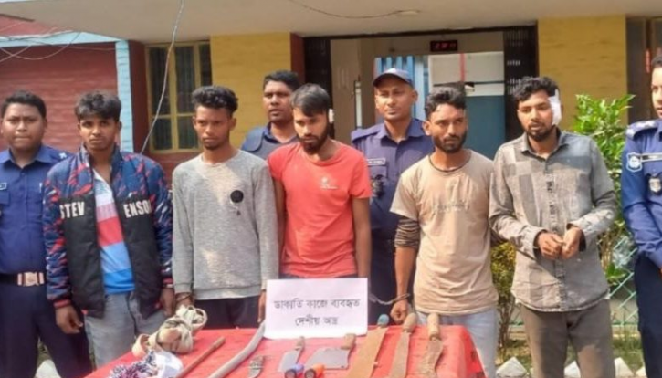 উল্লাপাড়ায় আন্তঃজেলা ডাকাত দলের ৫ সদস্য গ্রেপ্তার উল্লাপাড়ায় আন্তঃজেলা ডাকাত দলের ৫ সদস্য গ্রেপ্তার