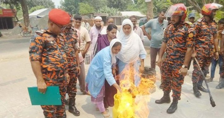 সিরাজগঞ্জের শাহজাদপুরে অগ্নি নির্বাপনের মহড়া শুরু