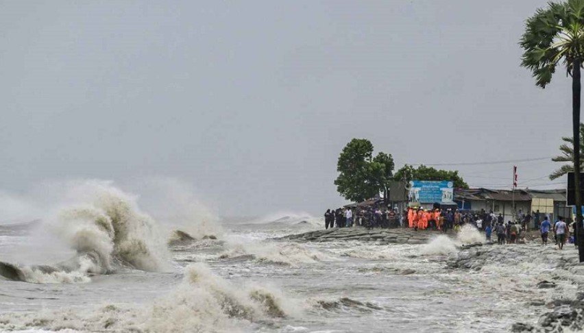 ঘূর্ণিঝড় রেমাল এখন খুলনার কাছে, তাণ্ডব চলবে ২-৩ ঘণ্টা