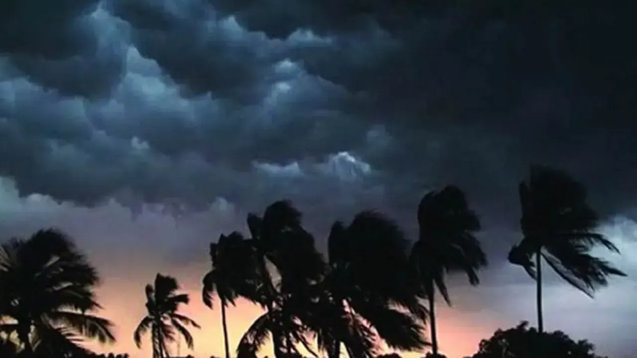 দুপুরের মধ্যে ঢাকাসহ ৯ জেলায় হতে পারে ঝড়বৃষ্টি 