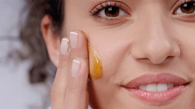 ত্বকের যত্নে মধু ব্যবহার করবেন যেভাবে 