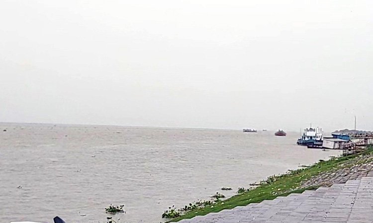 সিরাজগঞ্জে যমুনা নদীর পানি বৃদ্ধি অব্যাহত, ডুবছে চর ও নিম্নাঞ্চল