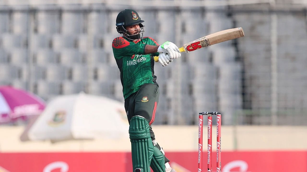কোনোরকমে দুইশ ছুঁয়ে অলআউট বাংলাদেশ