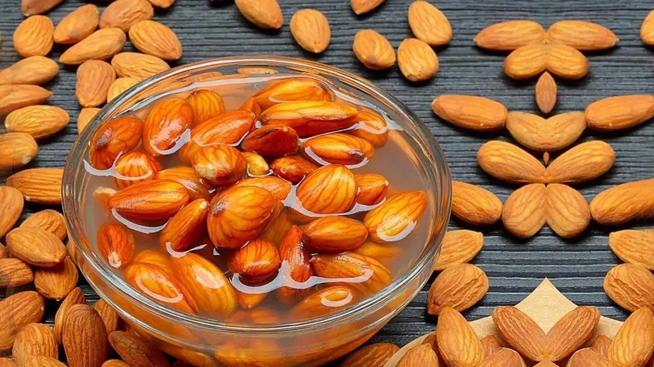 শীতকালে আমন্ড ভিজিয়ে নাকি শুকনো খাবেন? কোনটা বেশি উপকারী