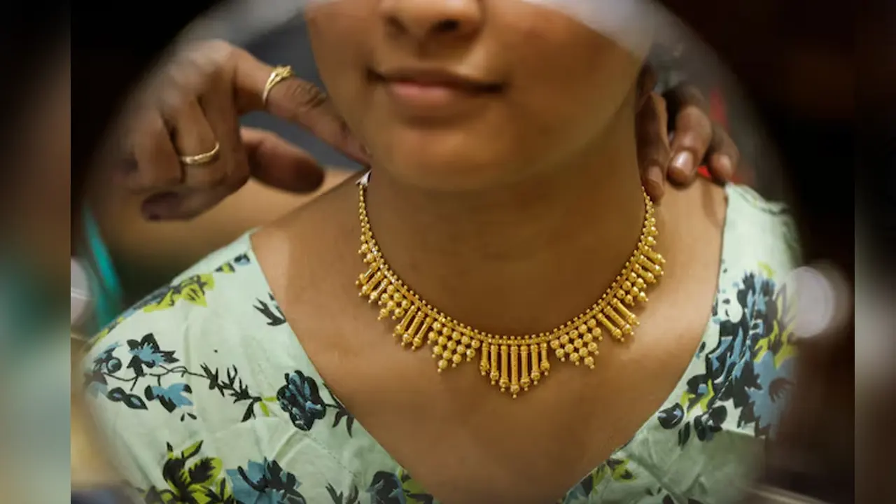 ডলারের দাম বৃদ্ধি পাওয়ায় কমেছে স্বর্ণের দাম