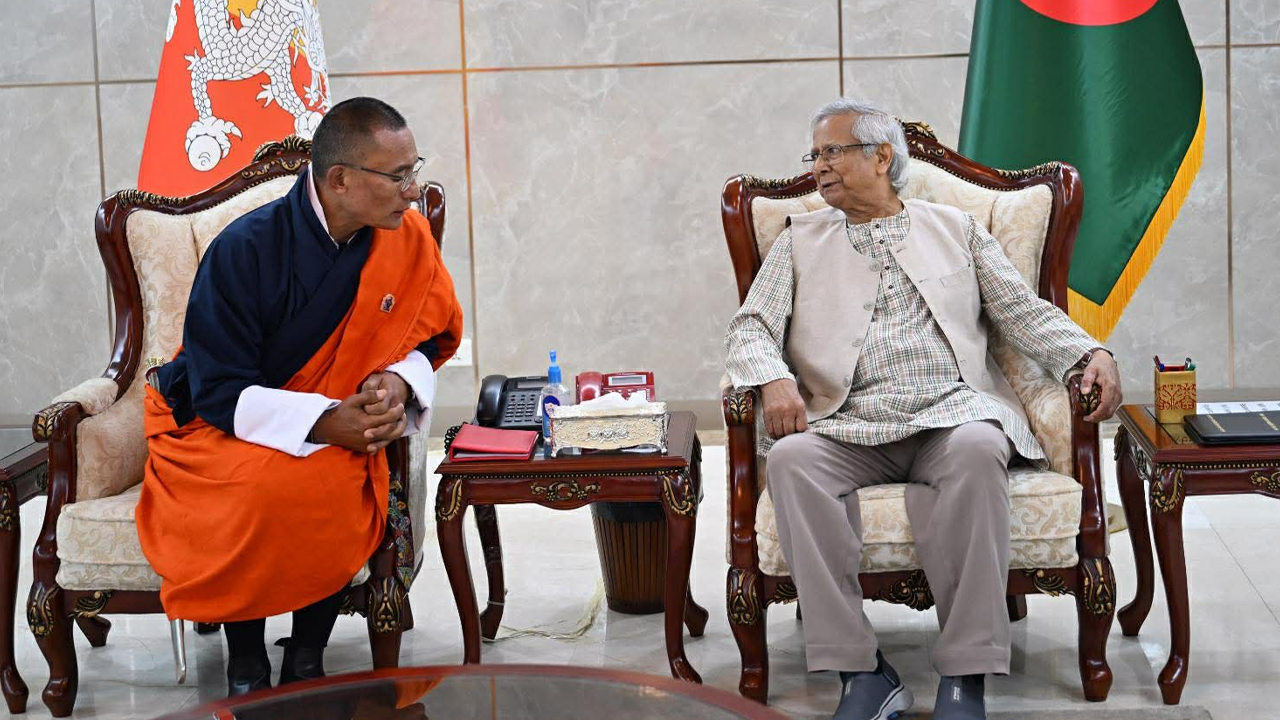 ভূমিকম্পে ক্ষয়ক্ষতির খোঁজ নিলেন ভুটানের প্রধানমন্ত্রী