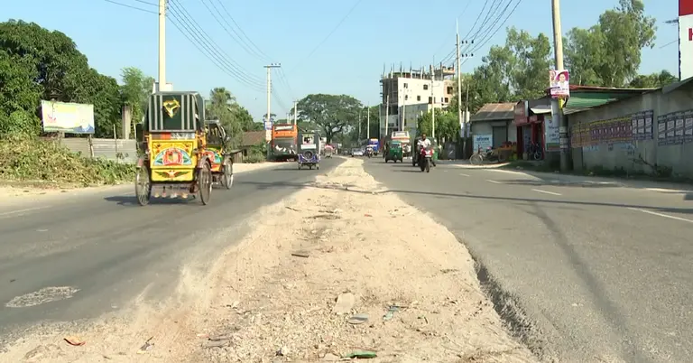 ৭ বছরেও শেষ হয়নি সিরাজগঞ্জের সড়ক বর্ধিতকরণের কাজ