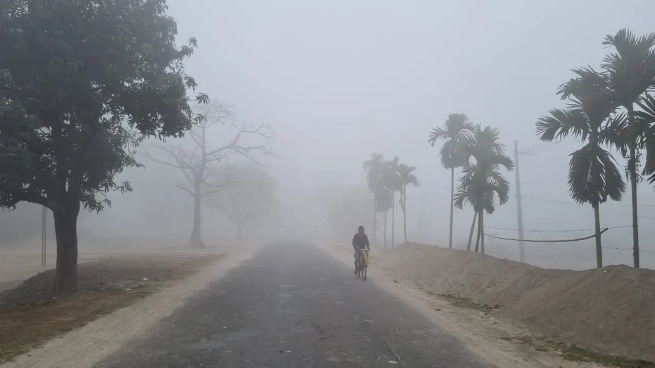 কনকনে শীতে কাঁপছে তেঁতুলিয়া