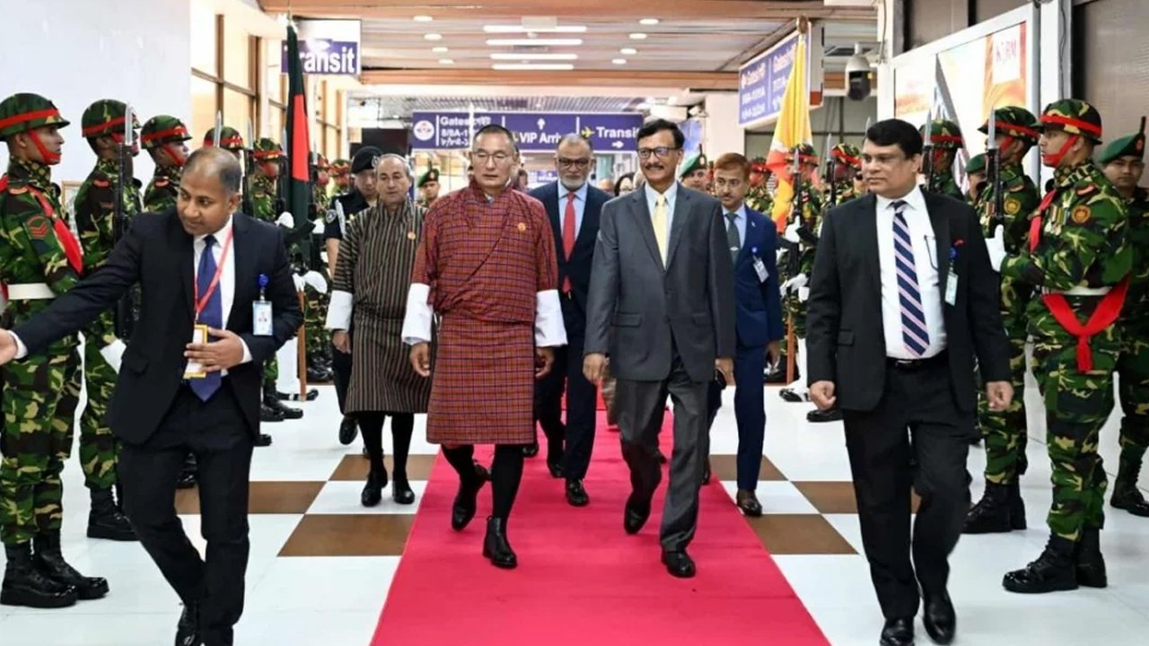 ঢাকা ছাড়লেন ভুটানের প্রধানমন্ত্রী