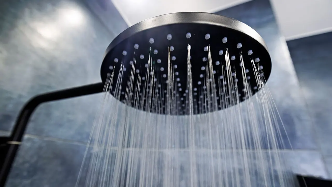 শীতে ঠান্ডা না গরম পানি দিয়ে গোসল করবেন?