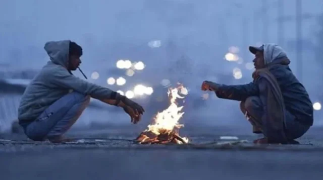 ঢাকায় বাড়ছে শীতের অনুভূতি, তাপমাত্রা নামল ১৭ ডিগ্রিতে ঢাকায় বাড়ছে শীতের অনুভূতি, তাপমাত্রা নামল ১৭ ডিগ্রিতে