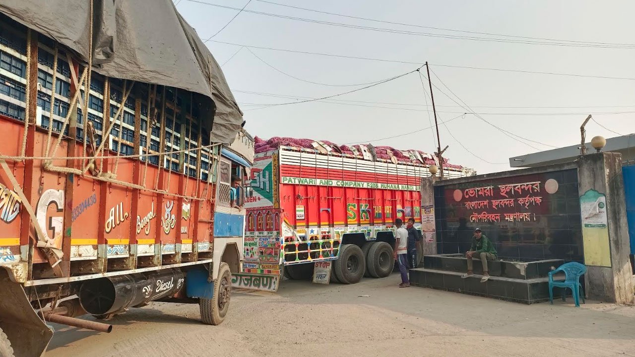 ভোমরা স্থলবন্দর দিয়ে আদা আমদানি বেড়েছে, বাজারে দামে স্বস্তি ভোমরা স্থলবন্দর দিয়ে আদা আমদানি বেড়েছে, বাজারে দামে স্বস্তি