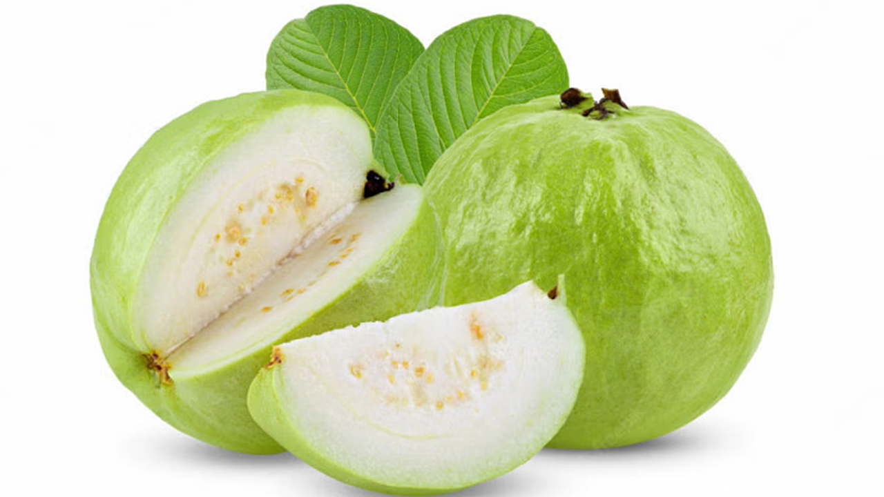 পেয়ারা খোসাসহ খাওয়া ভালো নাকি খোসা ছাড়িয়ে, যা বলছেন পুষ্টিবিদ পেয়ারা খোসাসহ খাওয়া ভালো নাকি খোসা ছাড়িয়ে, যা বলছেন পুষ্টিবিদ