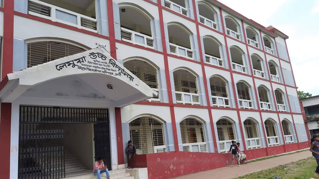 ফেনীতে বিদ্যালয়ে দুর্বৃত্তের আগুন