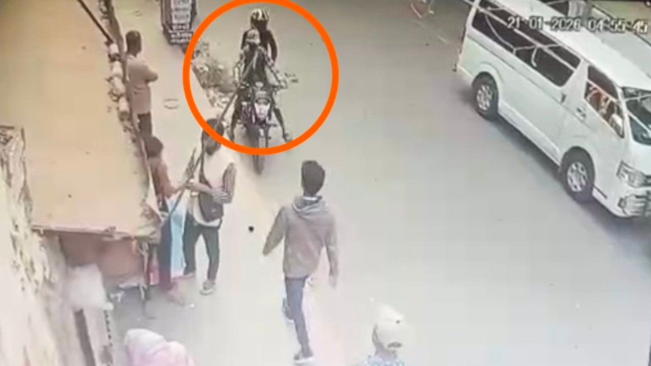 ‘আমাদের হত্যা করতে বাধ্য করো না’— স্ট্যান্ডার্ড ব্যাংকের পরিচালককে হুমকি