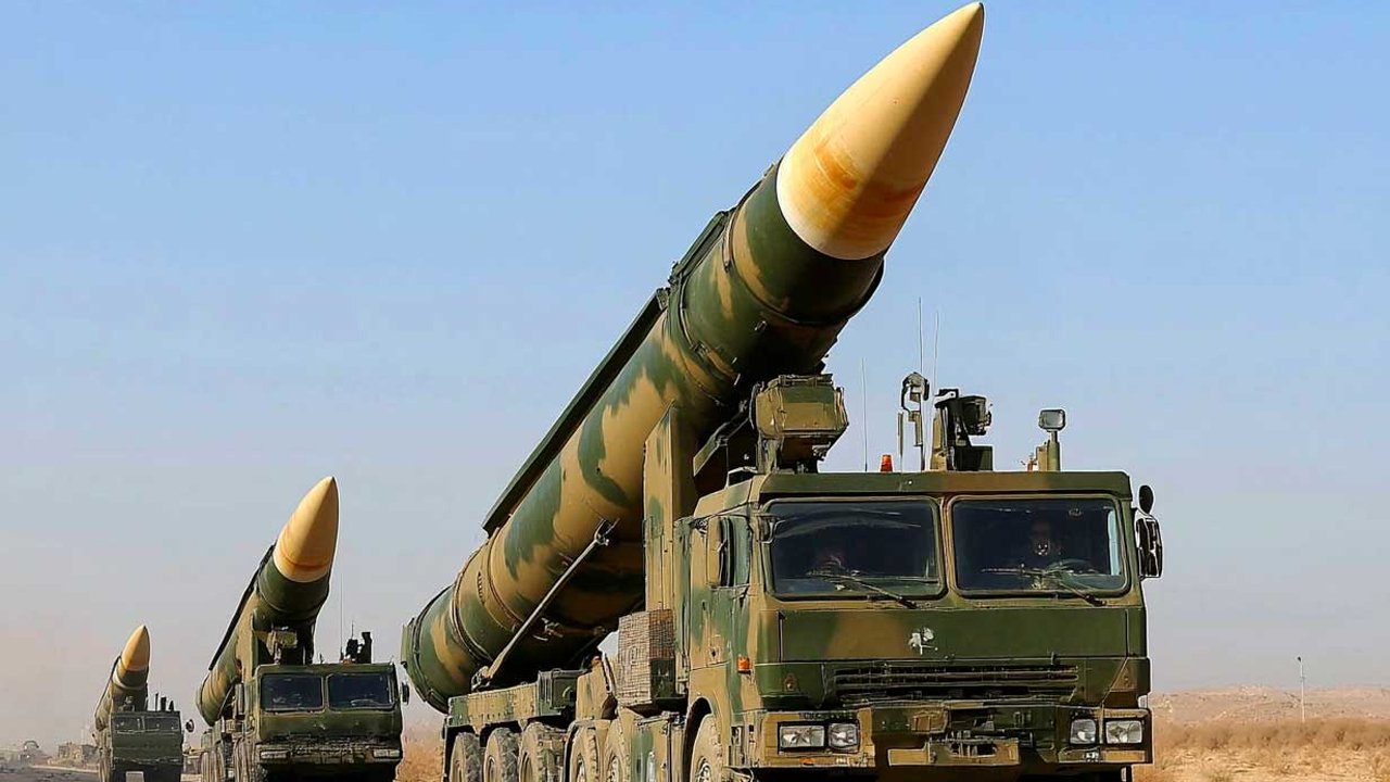 ইরানের মিসাইল সংখ্যা নির্দিষ্ট ও আঘাত হানার দূরত্ব কমানোর দাবি ট্রাম্পের