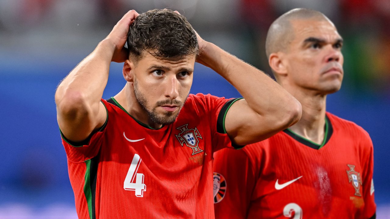 ইংল্যান্ডে পর্তুগিজ তারকার বাসার দরজা ভেঙে চুরি ইংল্যান্ডে পর্তুগিজ তারকার বাসার দরজা ভেঙে চুরি