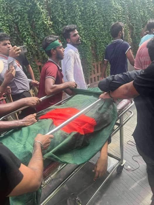  বিশ্ববিদ্যালয়ের ক্যাম্পাসের ভিতরে এভাবে 