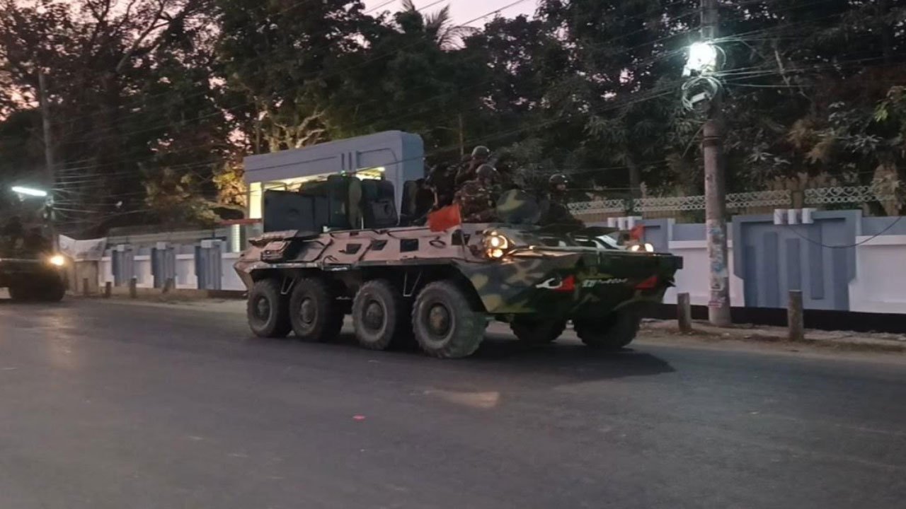 মাদারীপুরে পৌঁছেছে ব্যালটসহ নির্বাচনী সরঞ্জাম, যৌথবাহিনীর টহল জোরদার