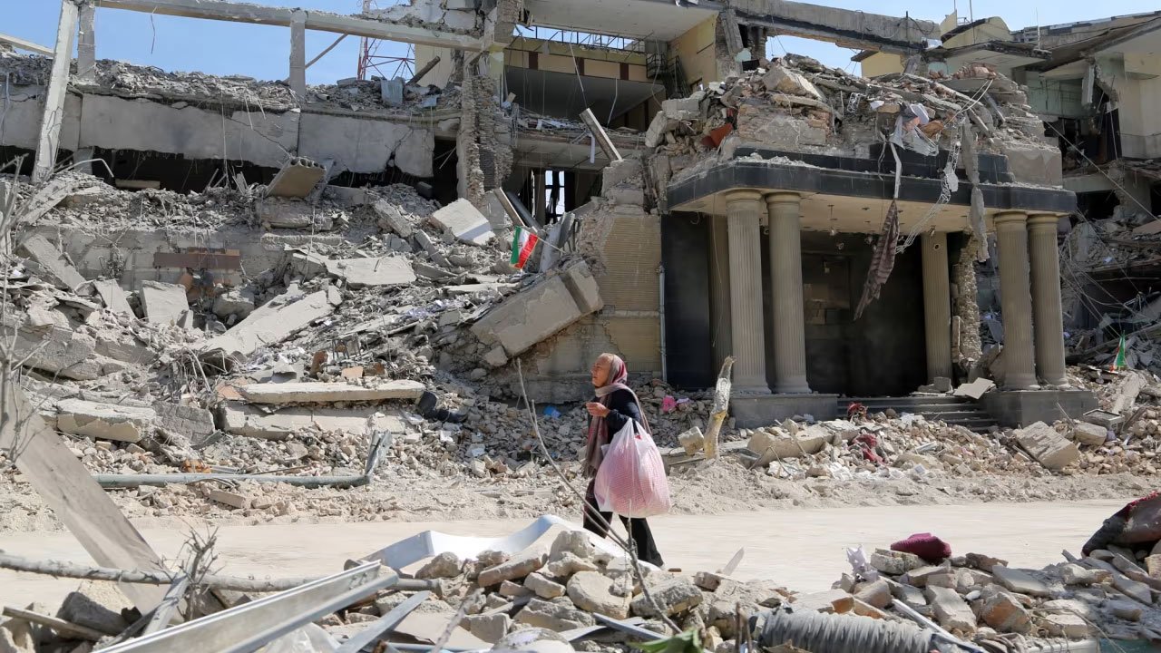 ইরানে নিহতের সংখ্যা ১০০০ ছাড়াল : পাল্টাপাল্টি হামলা অব্যাহত