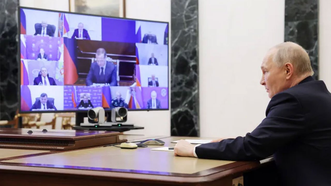 ইরান-ইসরায়েল যুদ্ধ : নিজের ভূ-রাজনৈতিক বিজয় দেখছেন পুতিন?