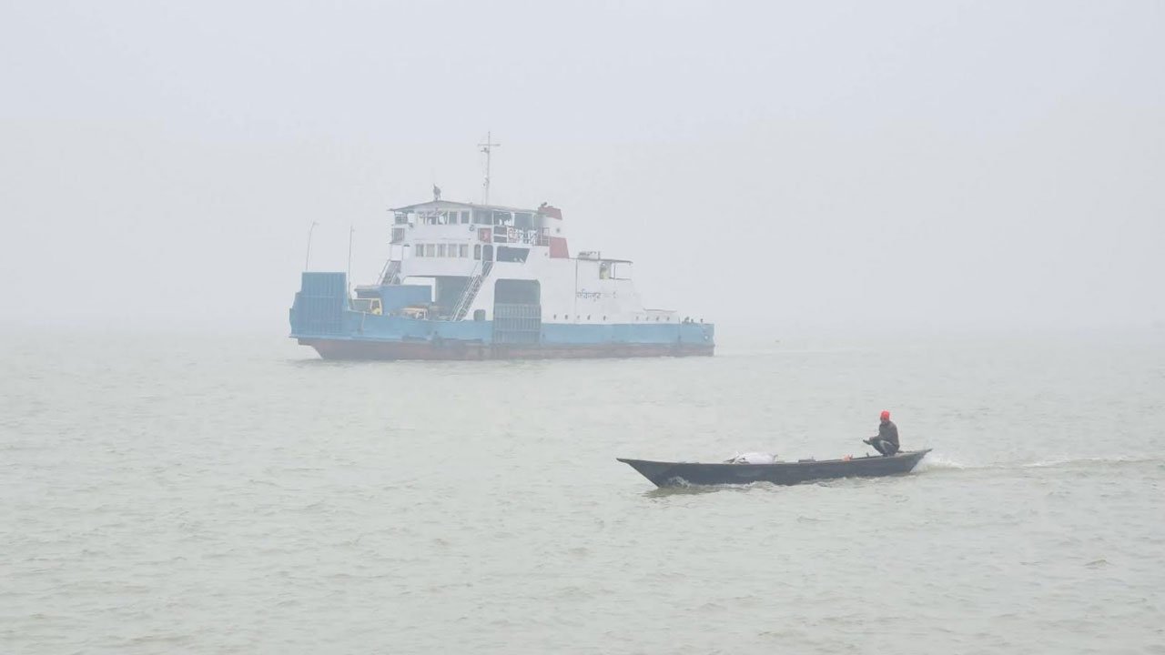 দৌলতদিয়া-পাটুরিয়ায় নৌরুটে ফেরি চলাচল শুরু