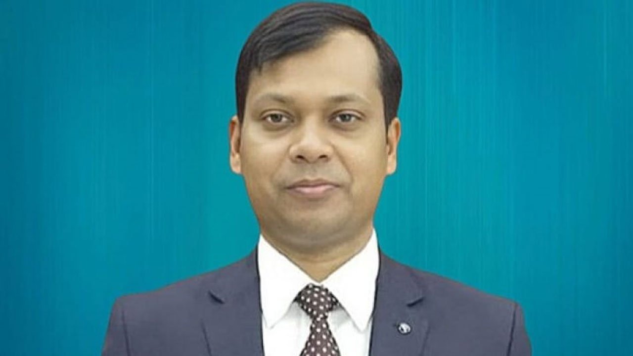 তদন্তে তথ্য না দেওয়ায় ডিসি সারোয়ারের বিরুদ্ধে আইনি পদক্ষেপের নির্দেশ