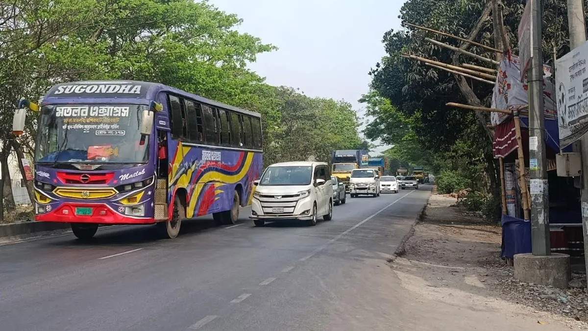 ঢাকা-চট্টগ্রাম মহাসড়কে যানবাহনের তীব্র চাপ