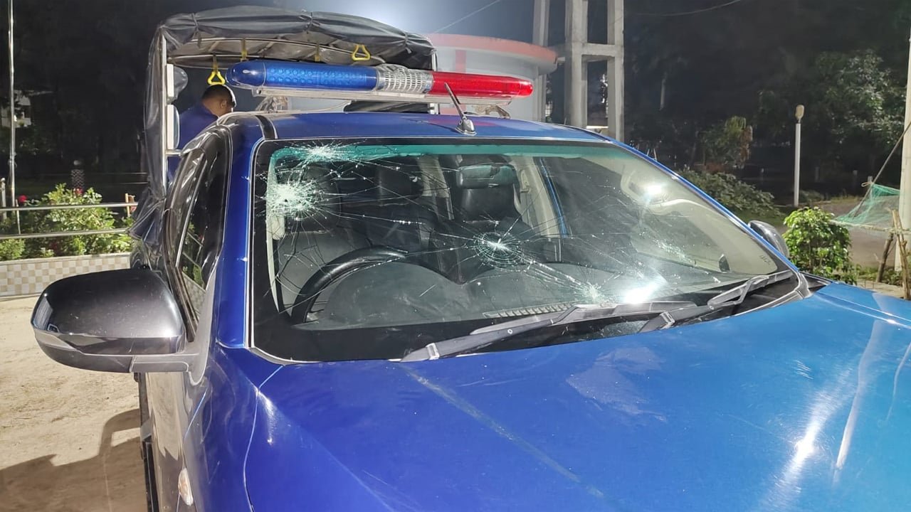 কুমারখালীতে ওসির গাড়িতে এমপির স্বজনদের হামলা