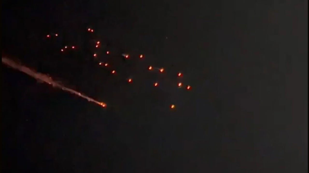 ইসরায়েলি শহরে সরাসরি আঘাত হানল ইরানের ক্লাস্টার মিসাইল