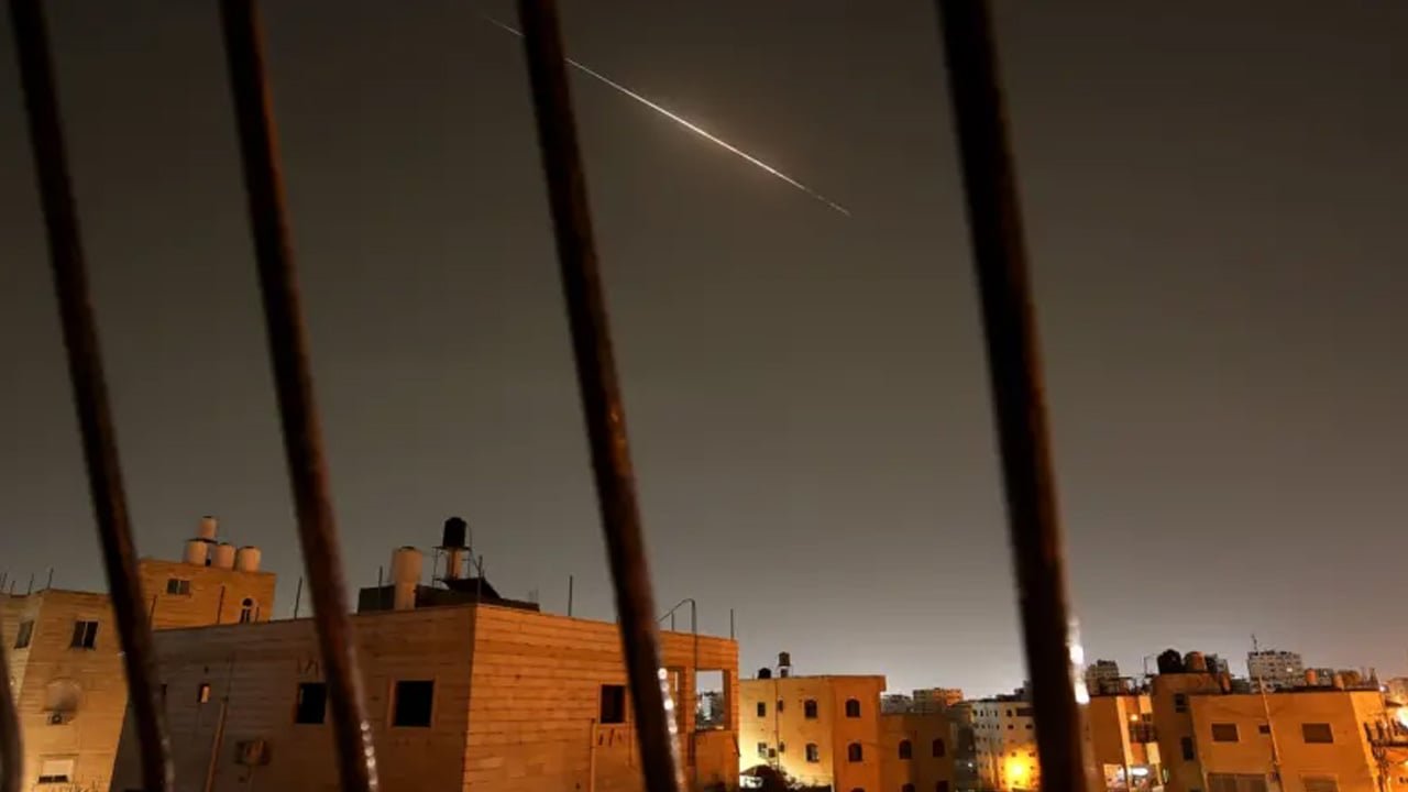 ইসরায়েলকে লক্ষ্য করে মিসাইল ছুড়ল ইরান